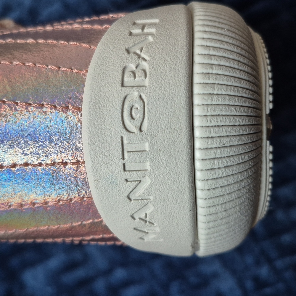 Manitobah Leather Reflections Ankle Boot Size 8 In Pink Illusion, New In Box! - Picture 15 of 16